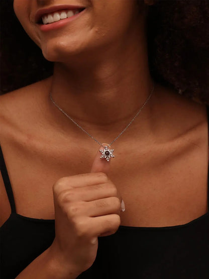 Kartanesi Tasarım Kadın Fotoğraflı Projeksiyon Kolye